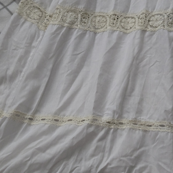 Elegant White Lace Trim Nightgown Slip - Picture 3 of 3